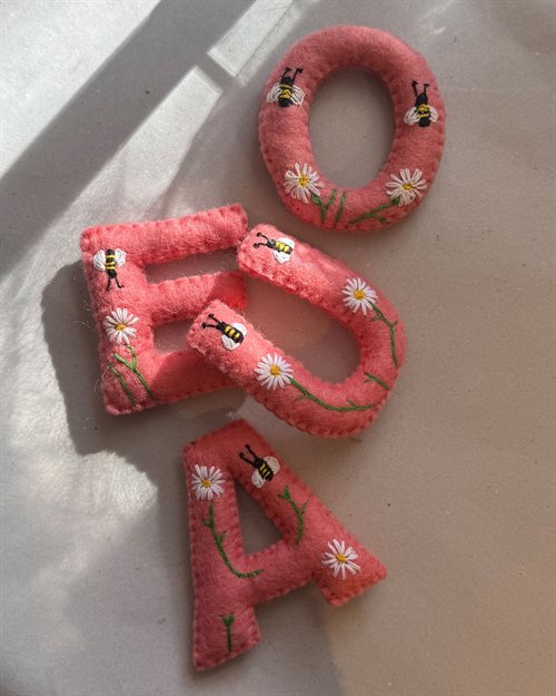 Bogstav, Lys Koral, Bier