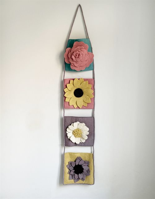 Vægdekoration med lommer, Blomster