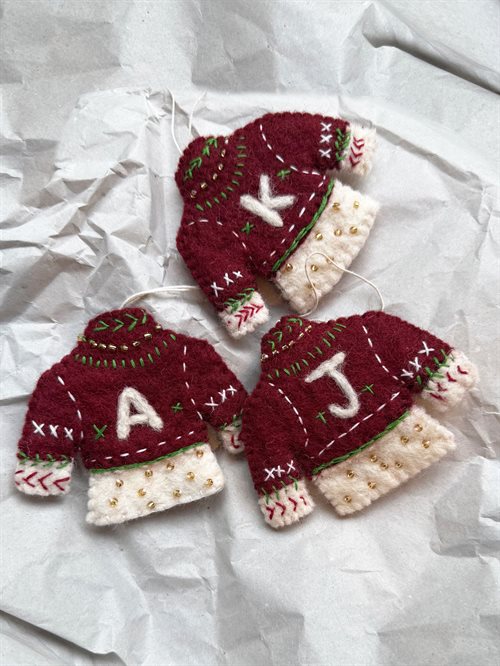 Julepynt, Mørkerød Sweater