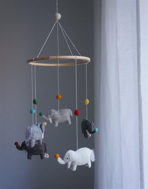 Uro, Elefanter med bolde