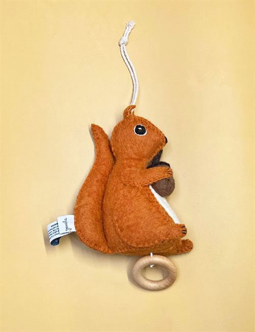 Musikuro med egern i orange